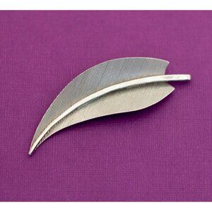 Vintage Silver Feather Brooch - Q26